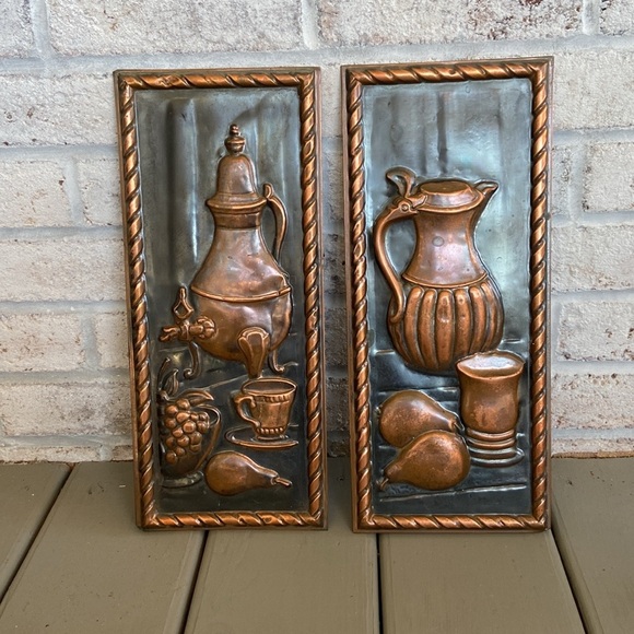 Vintage Pair of Copper and Black Walk Decor - Picture 14 of 15